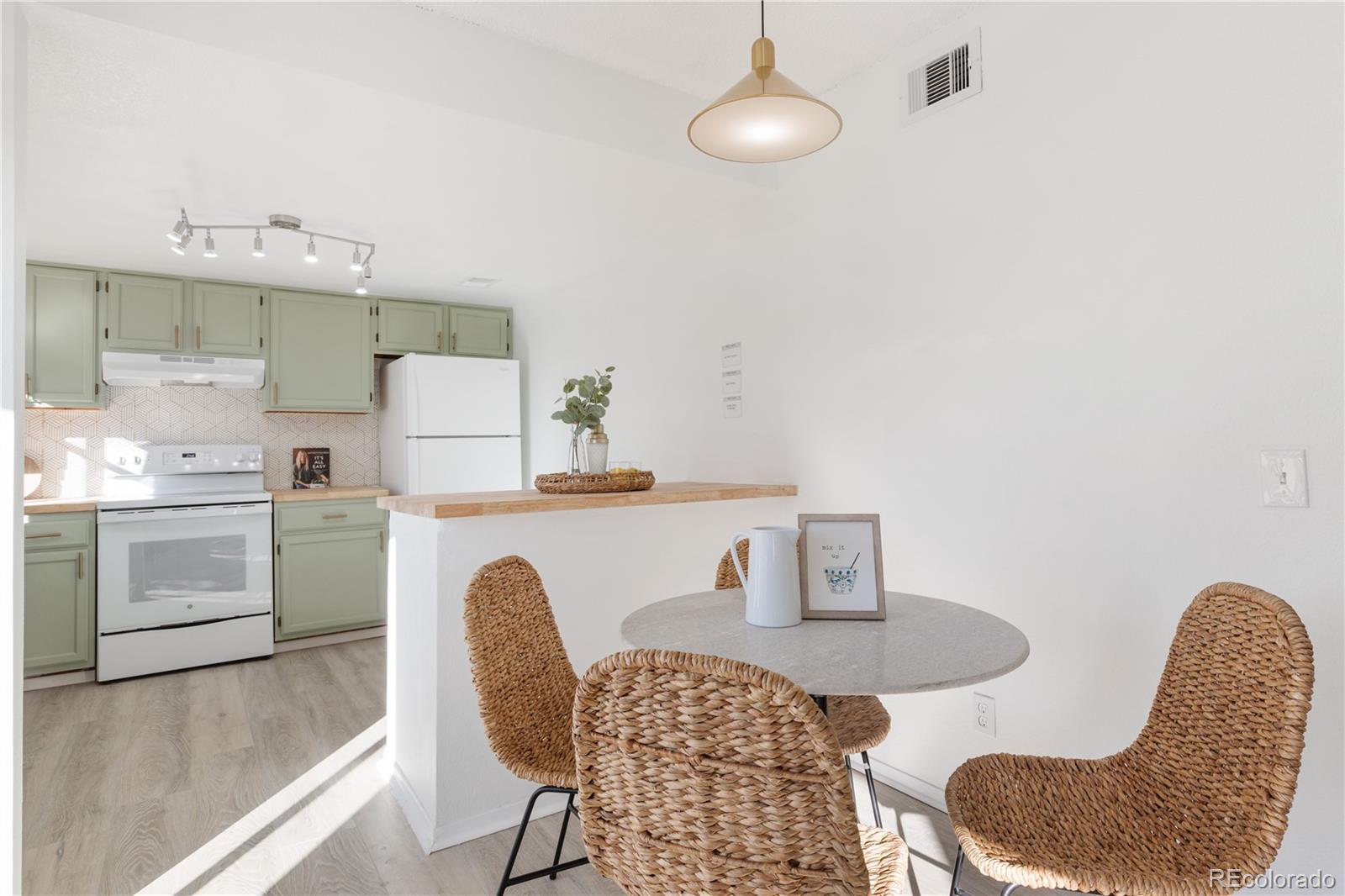 1301 S Cathay Court Unit: 106