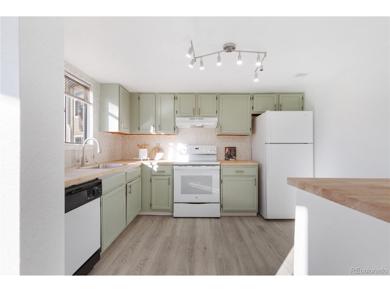 1301 S Cathay Ct 106