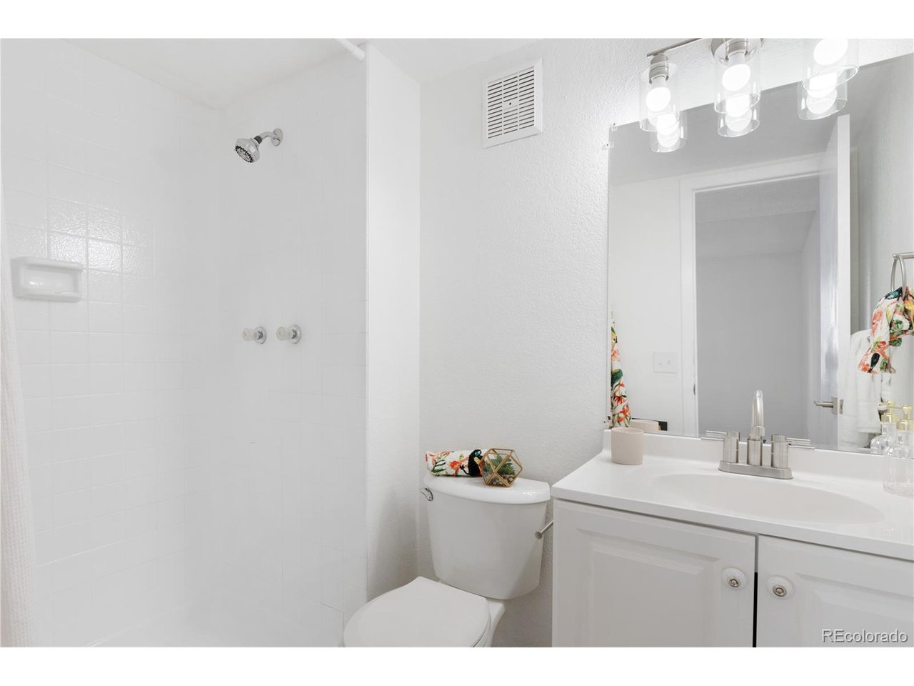 1301 S Cathay Ct 106