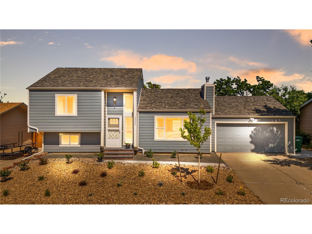 6604 S Dahlia Cir