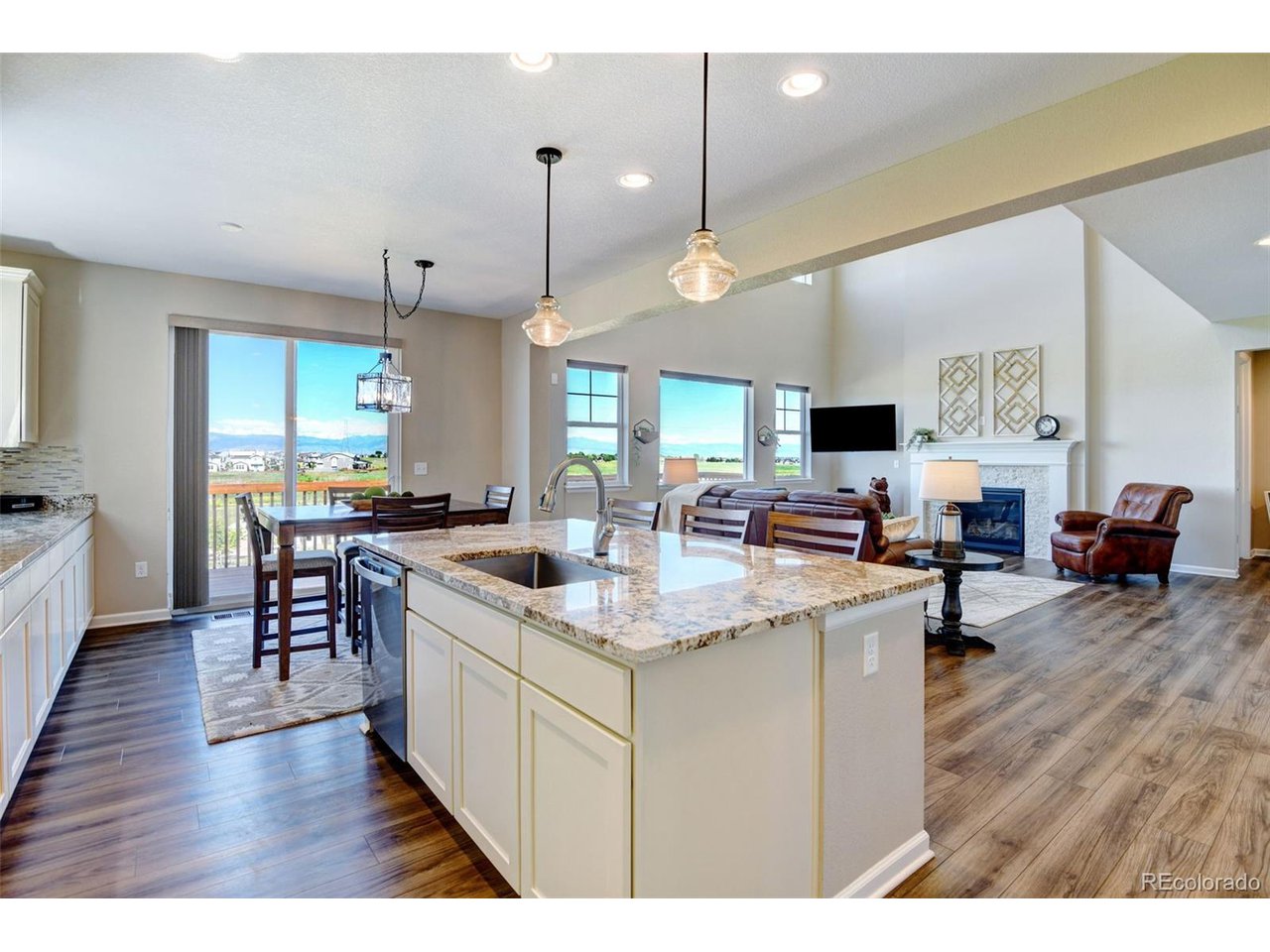 890 Flora View Dr