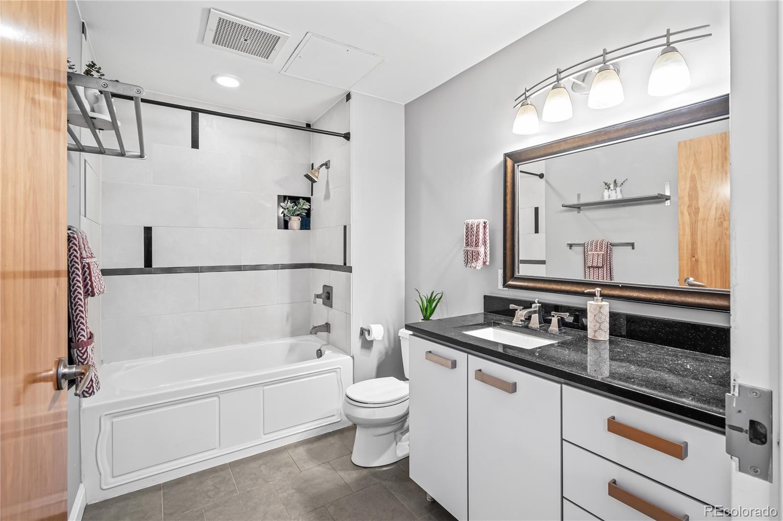 3100 Huron Street Unit: 1A