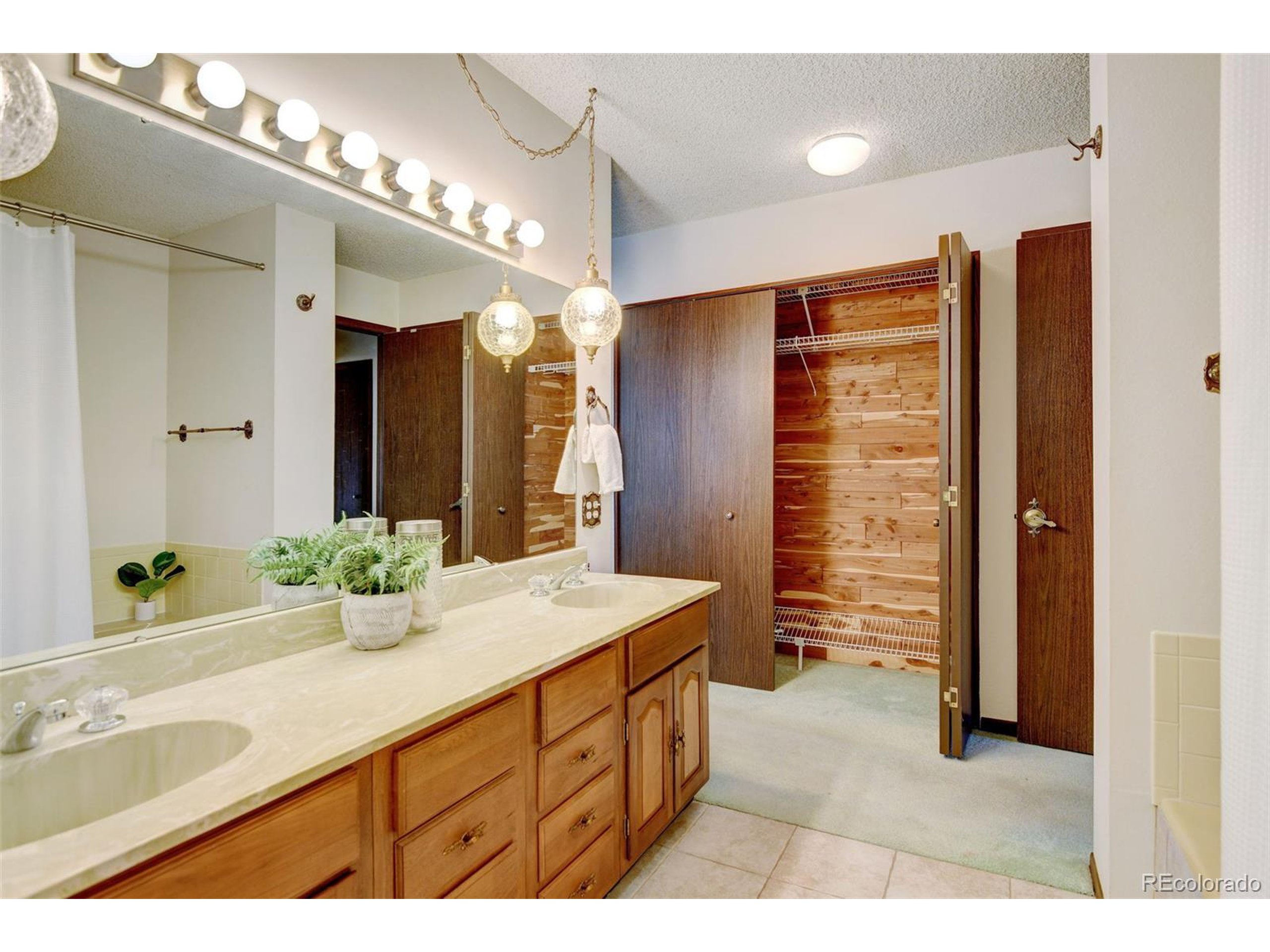 51 Scott Dr S