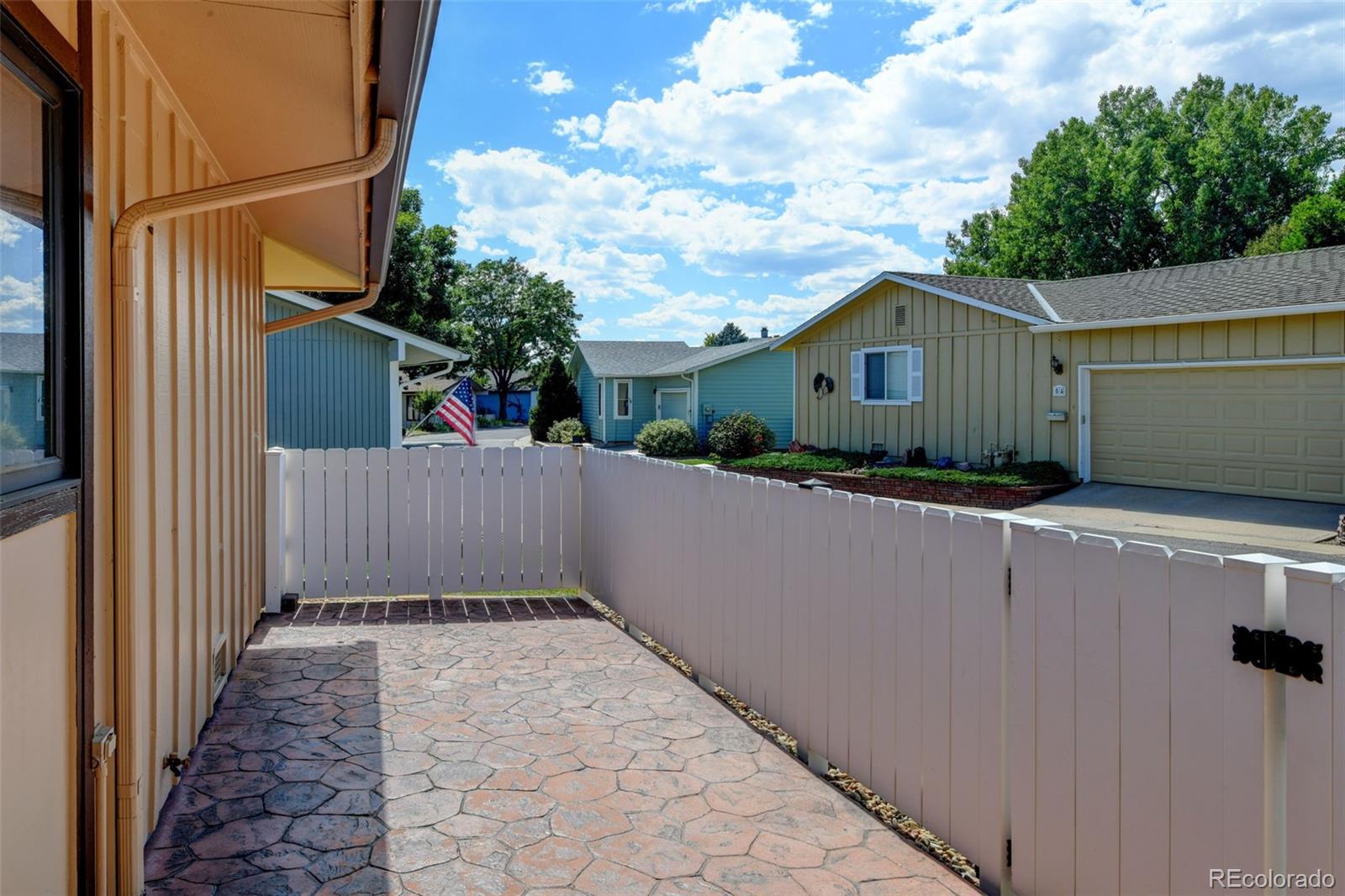 51 Scott Drive S