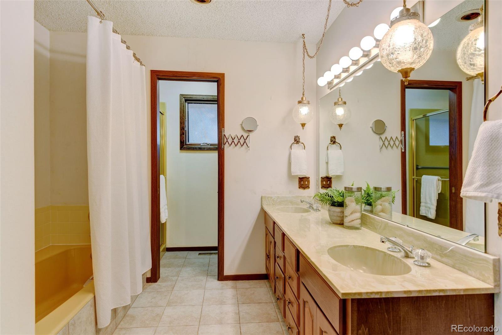51 Scott Drive S