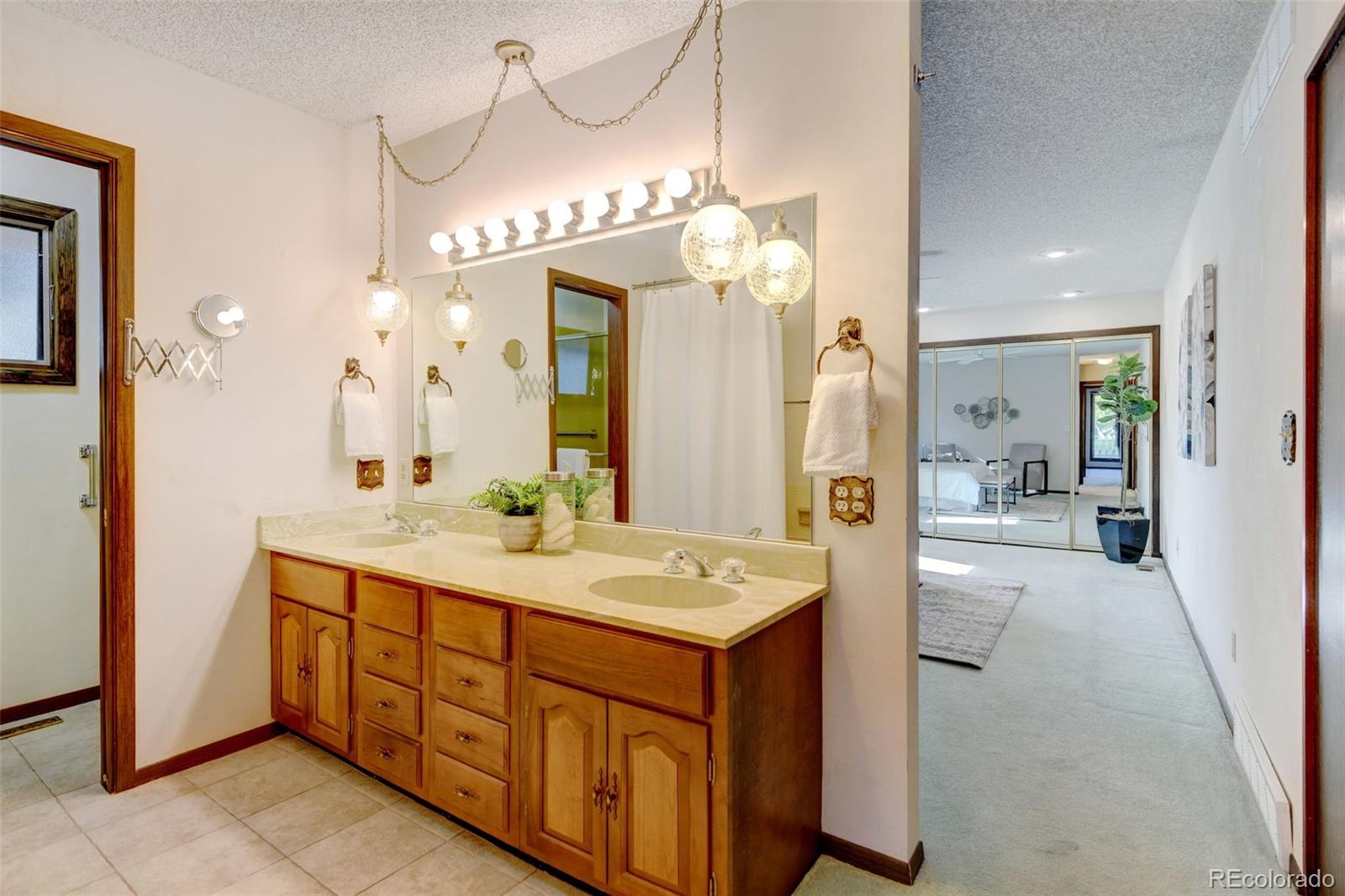 51 Scott Drive S