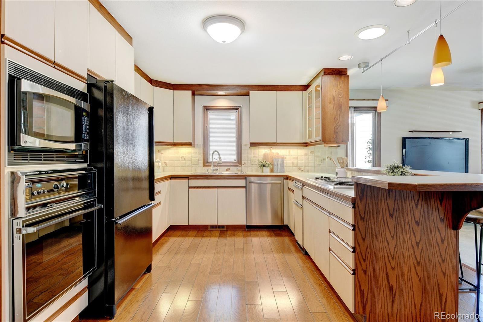 51 Scott Drive S
