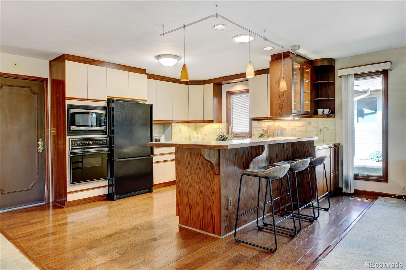 51 Scott Drive S
