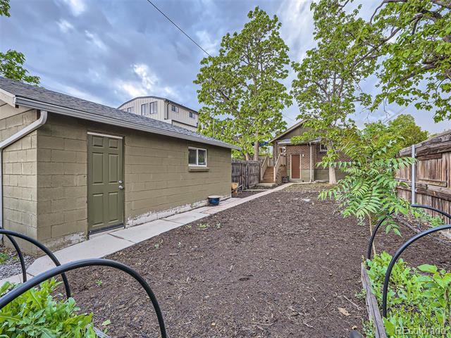 3922 Mariposa Street