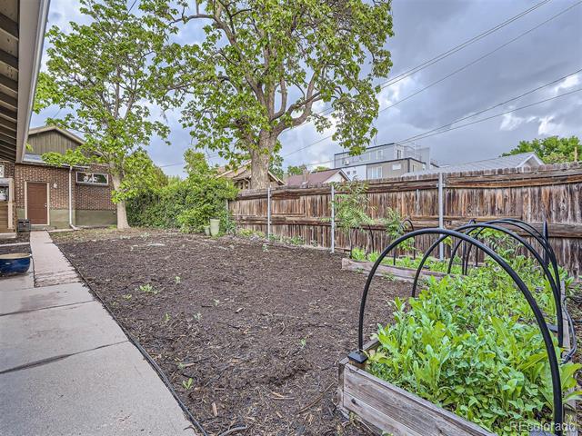 3922 Mariposa Street