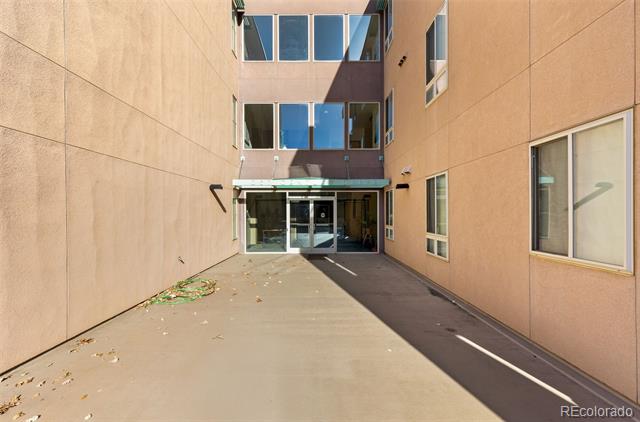1057 W Century Drive Unit: 220