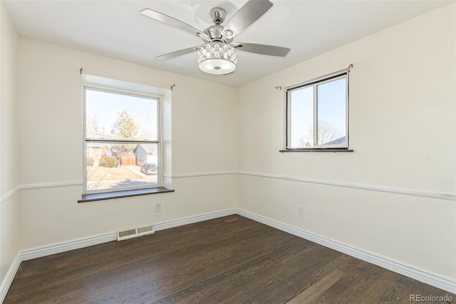 6844 W 76th Place