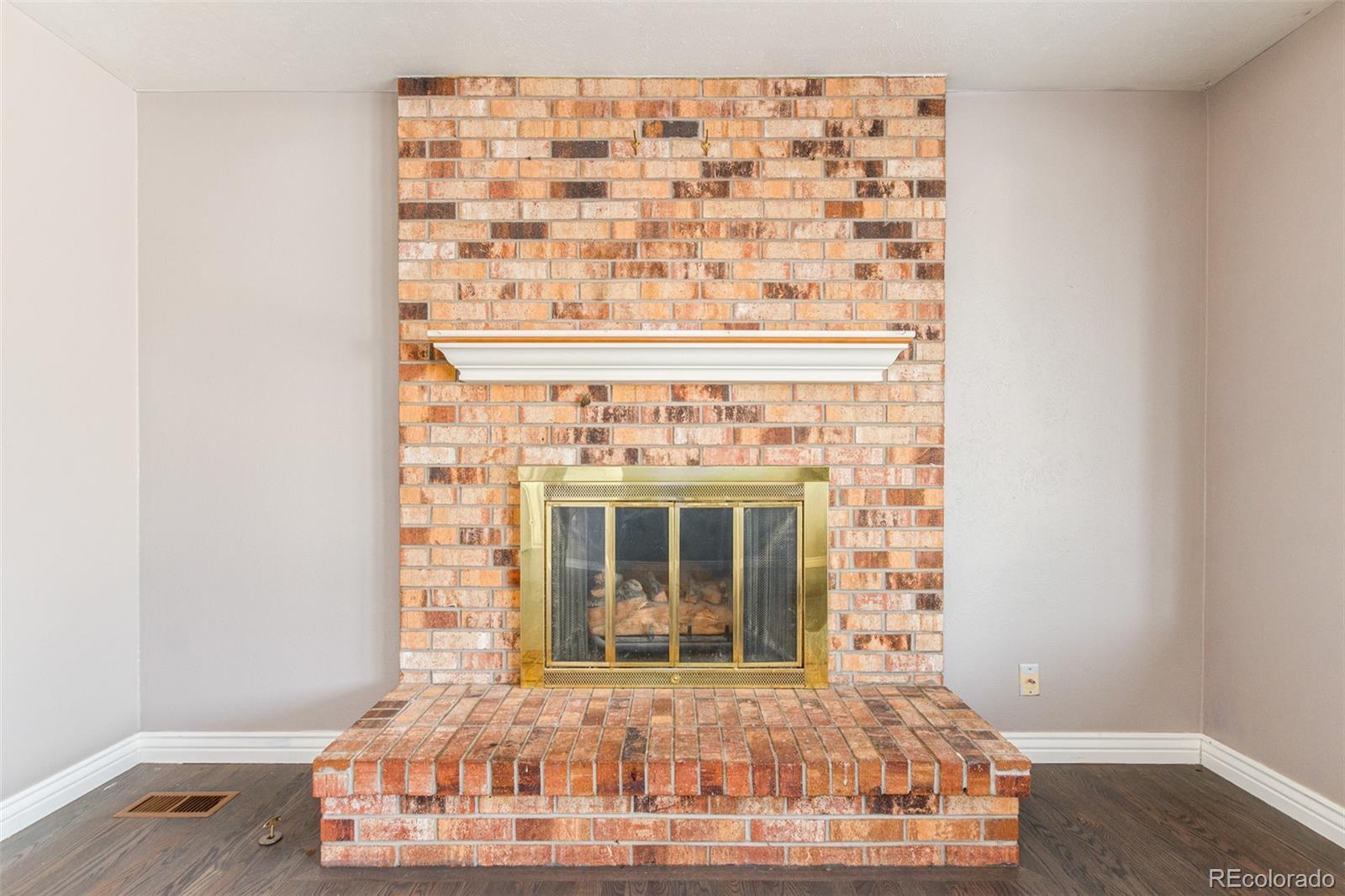 6844 W 76th Place