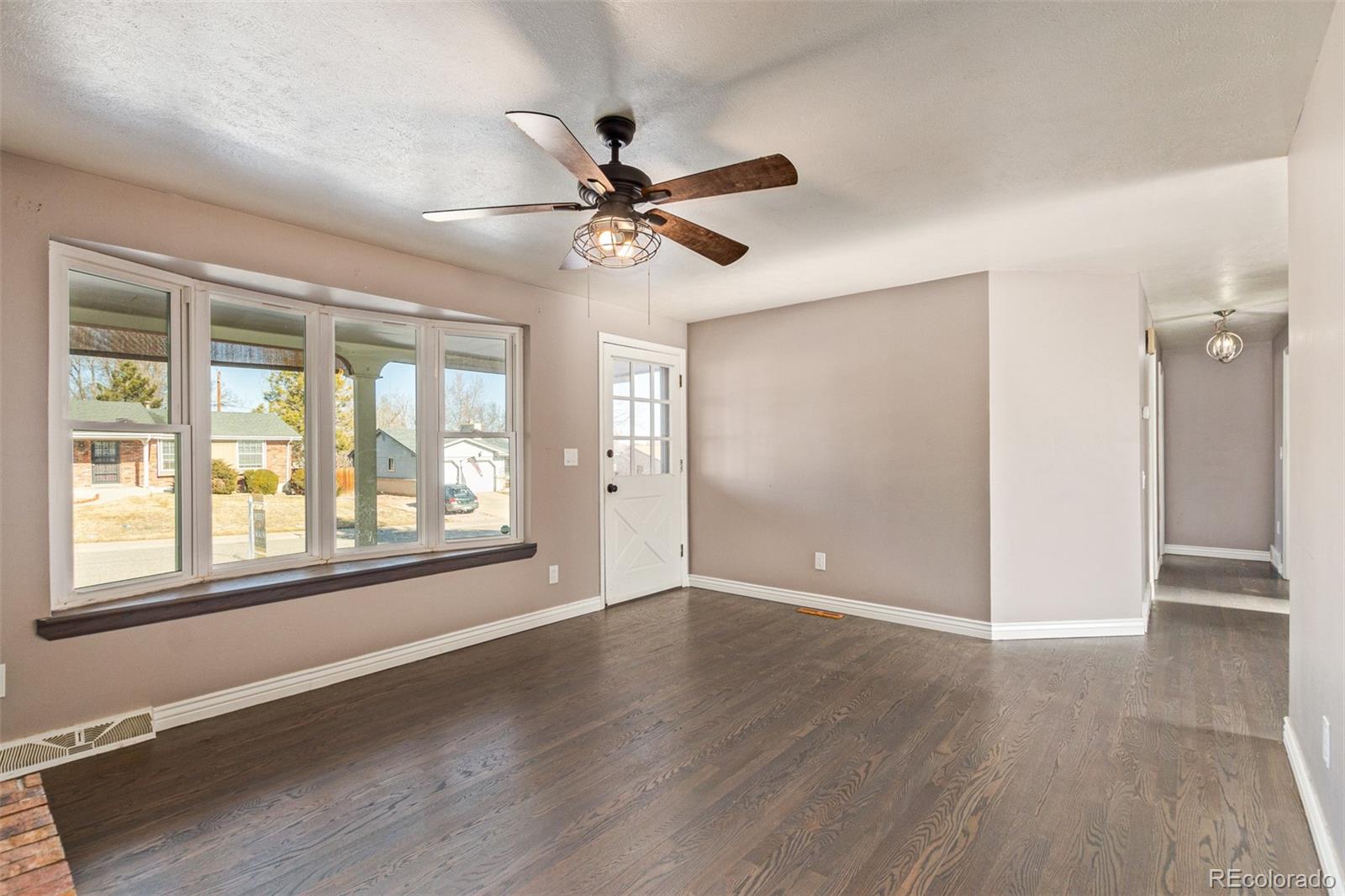 6844 W 76th Place