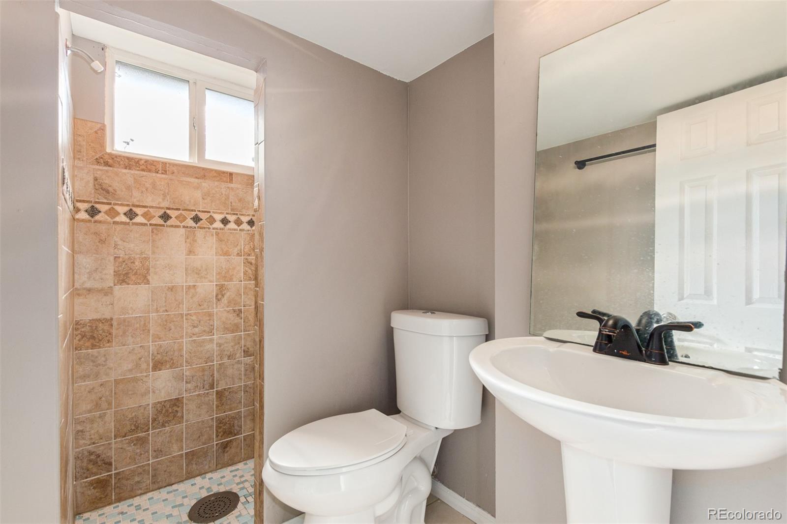 6844 W 76th Place