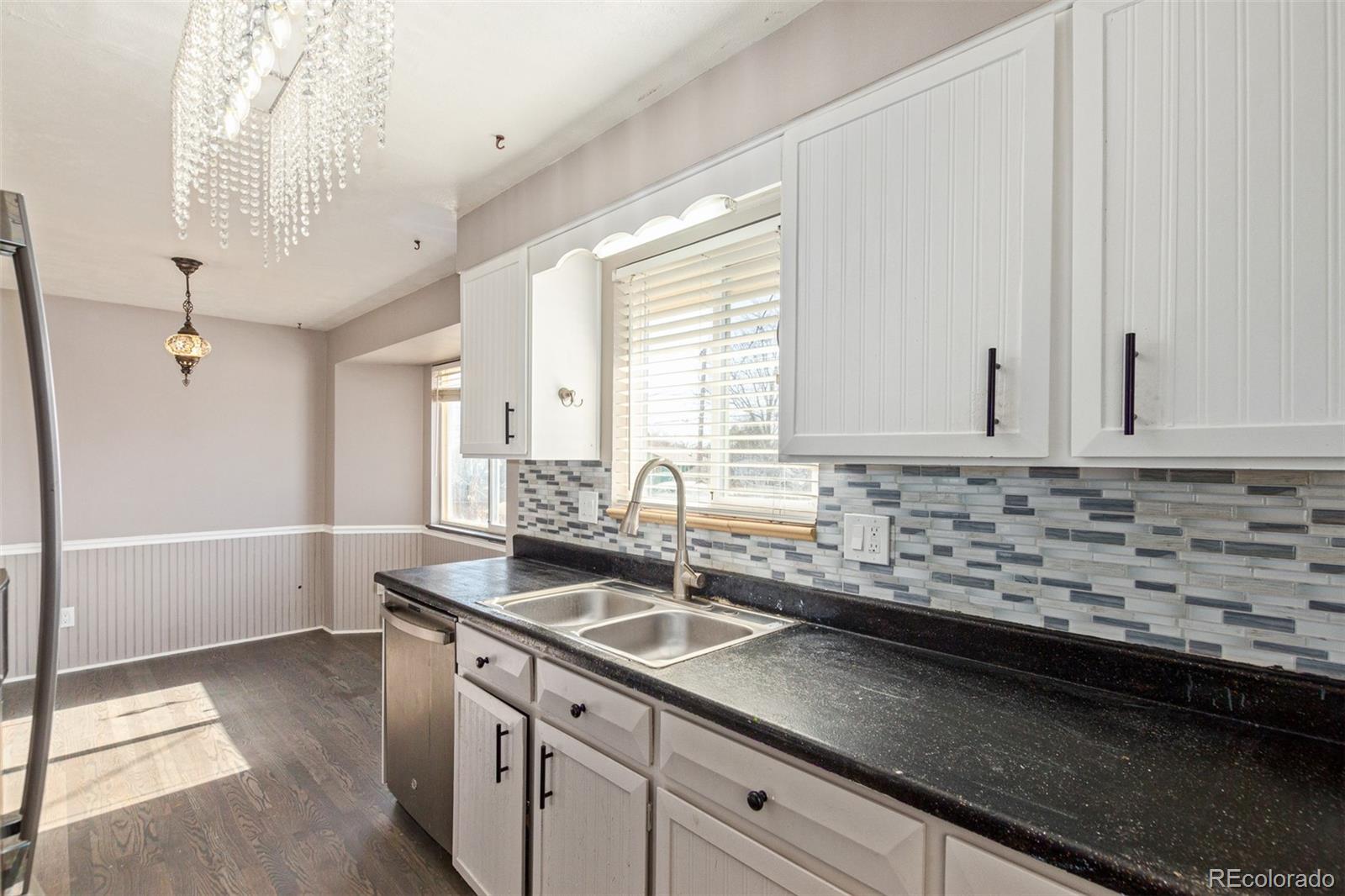 6844 W 76th Place