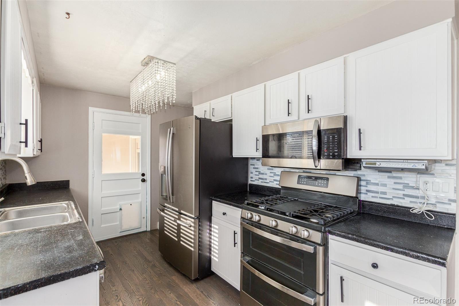 6844 W 76th Place