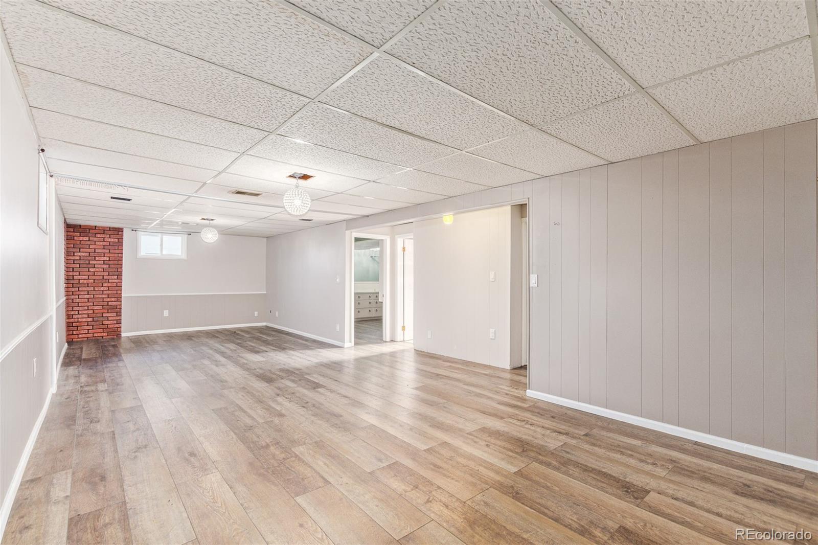 6844 W 76th Place