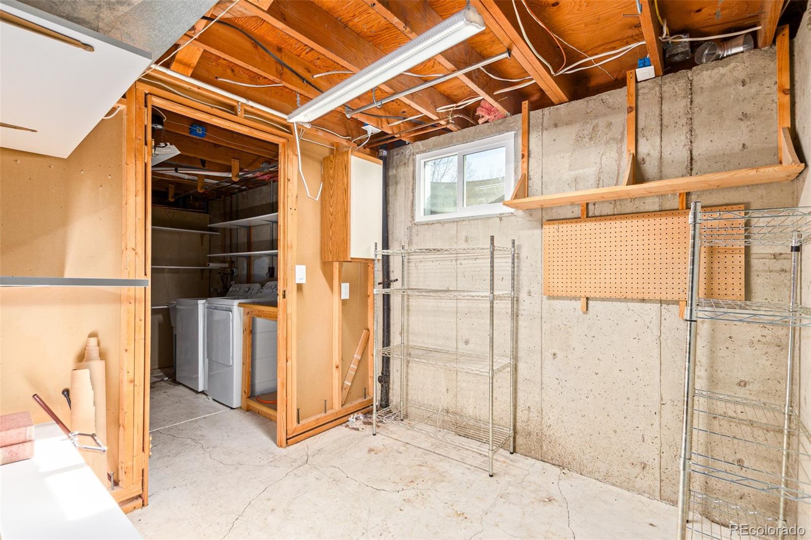 6844 W 76th Place