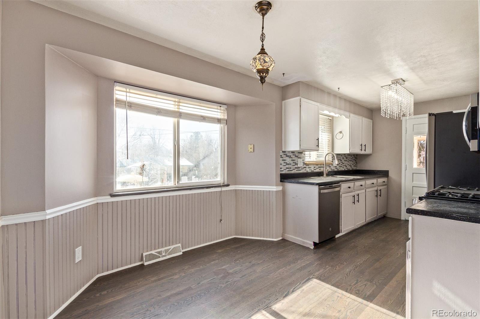 6844 W 76th Place