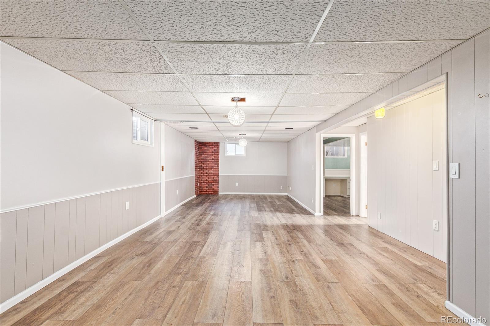 6844 W 76th Place