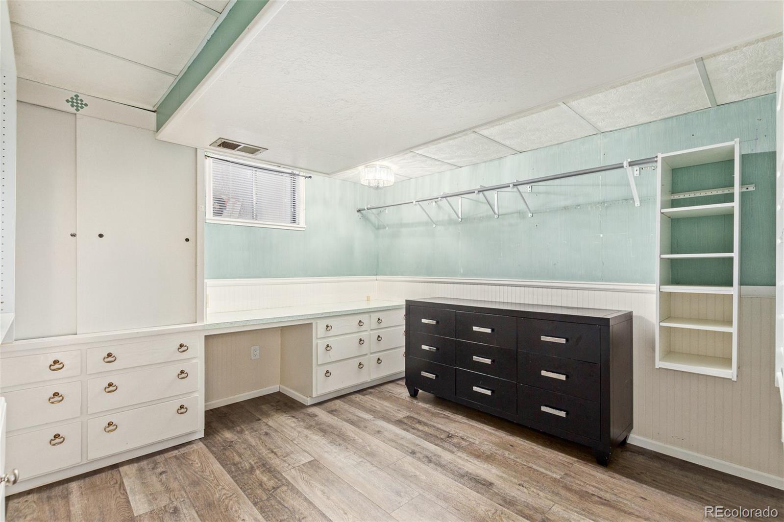 6844 W 76th Place