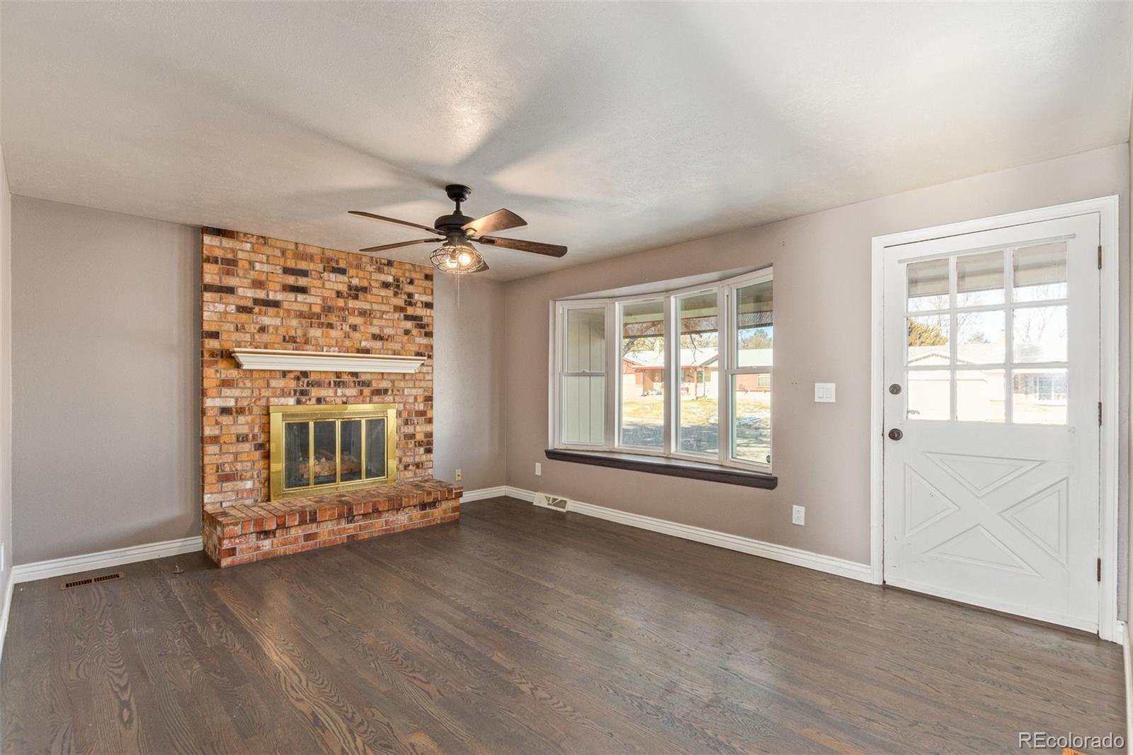 6844 W 76th Place