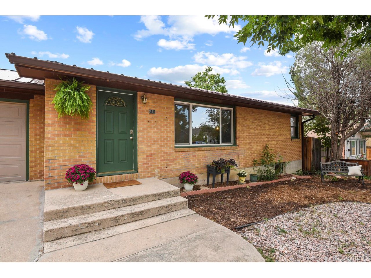 631 Skyline Ave