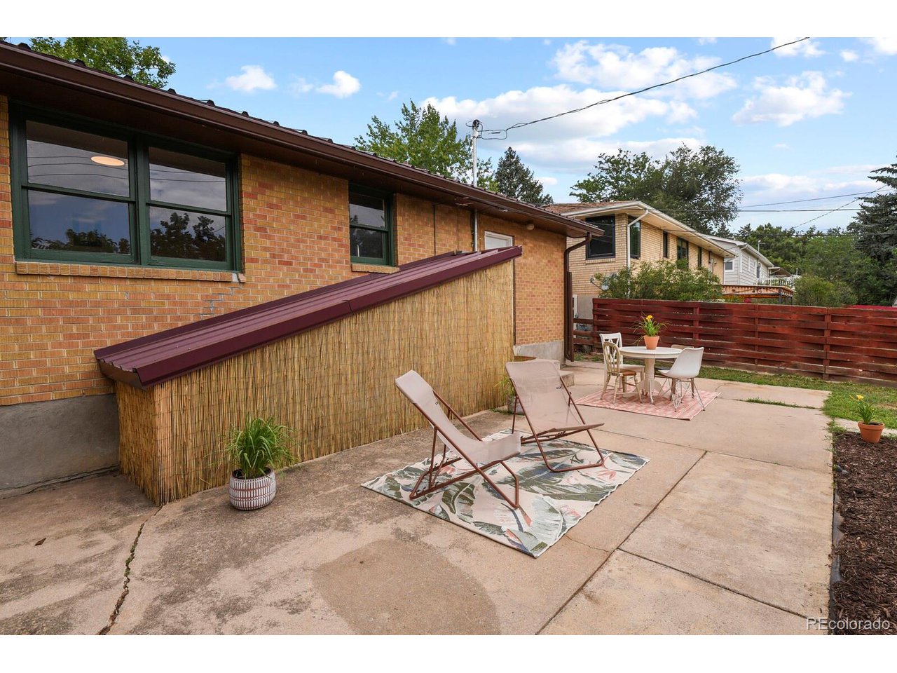 631 Skyline Ave