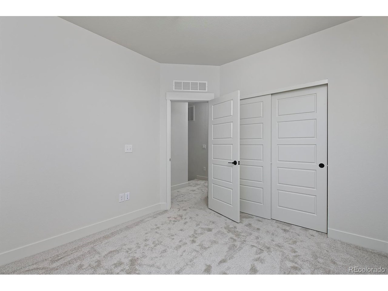 3132 W Bonfils Pl