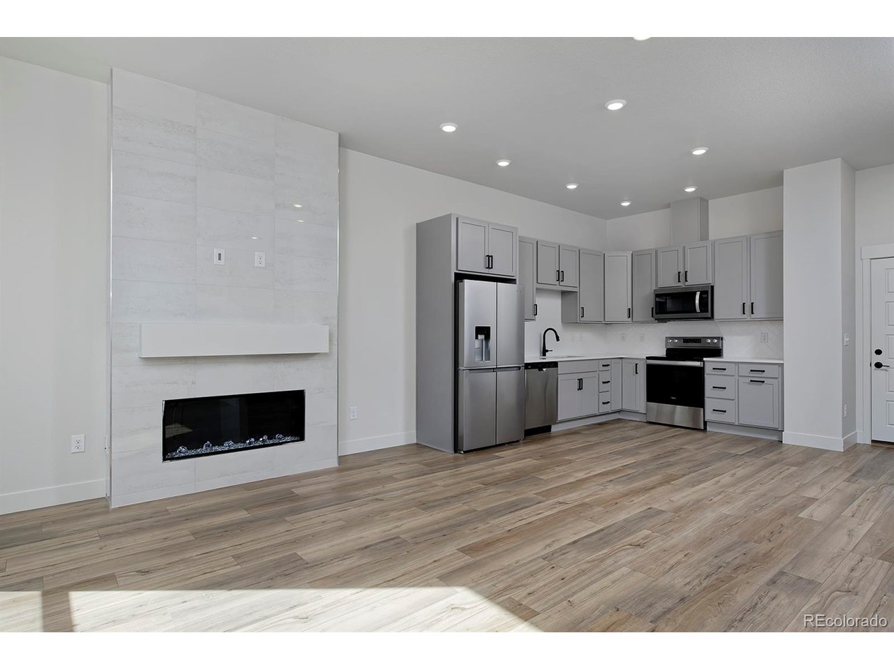 3132 W Bonfils Pl