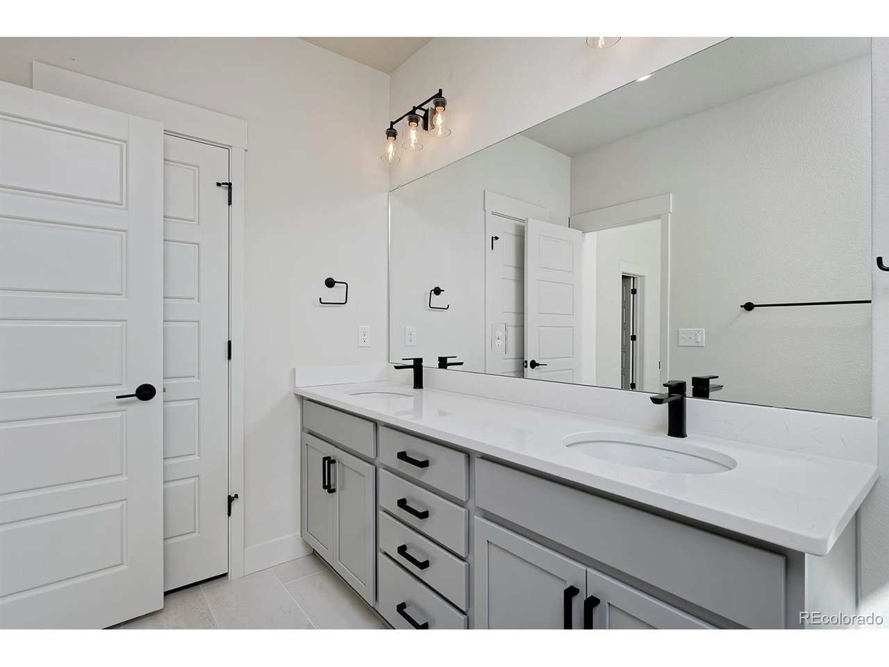 3132 W Bonfils Pl