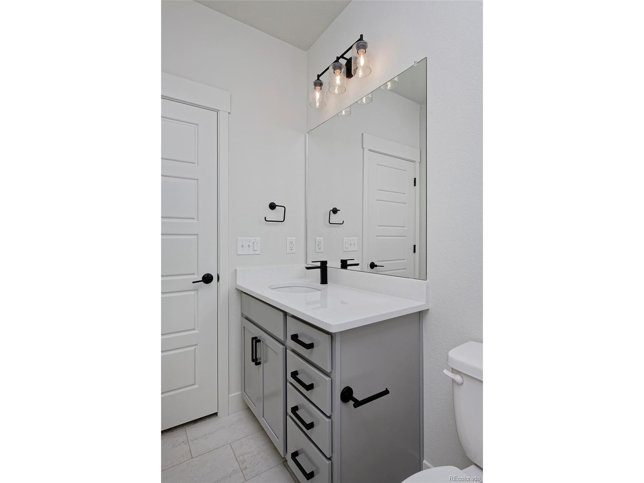 3132 W Bonfils Pl