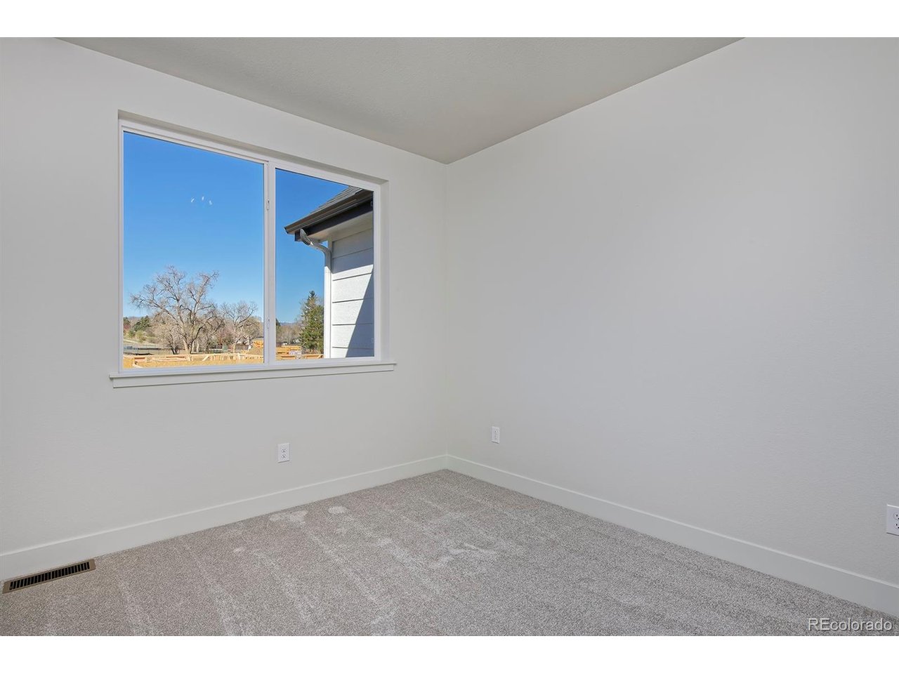 3132 W Bonfils Pl