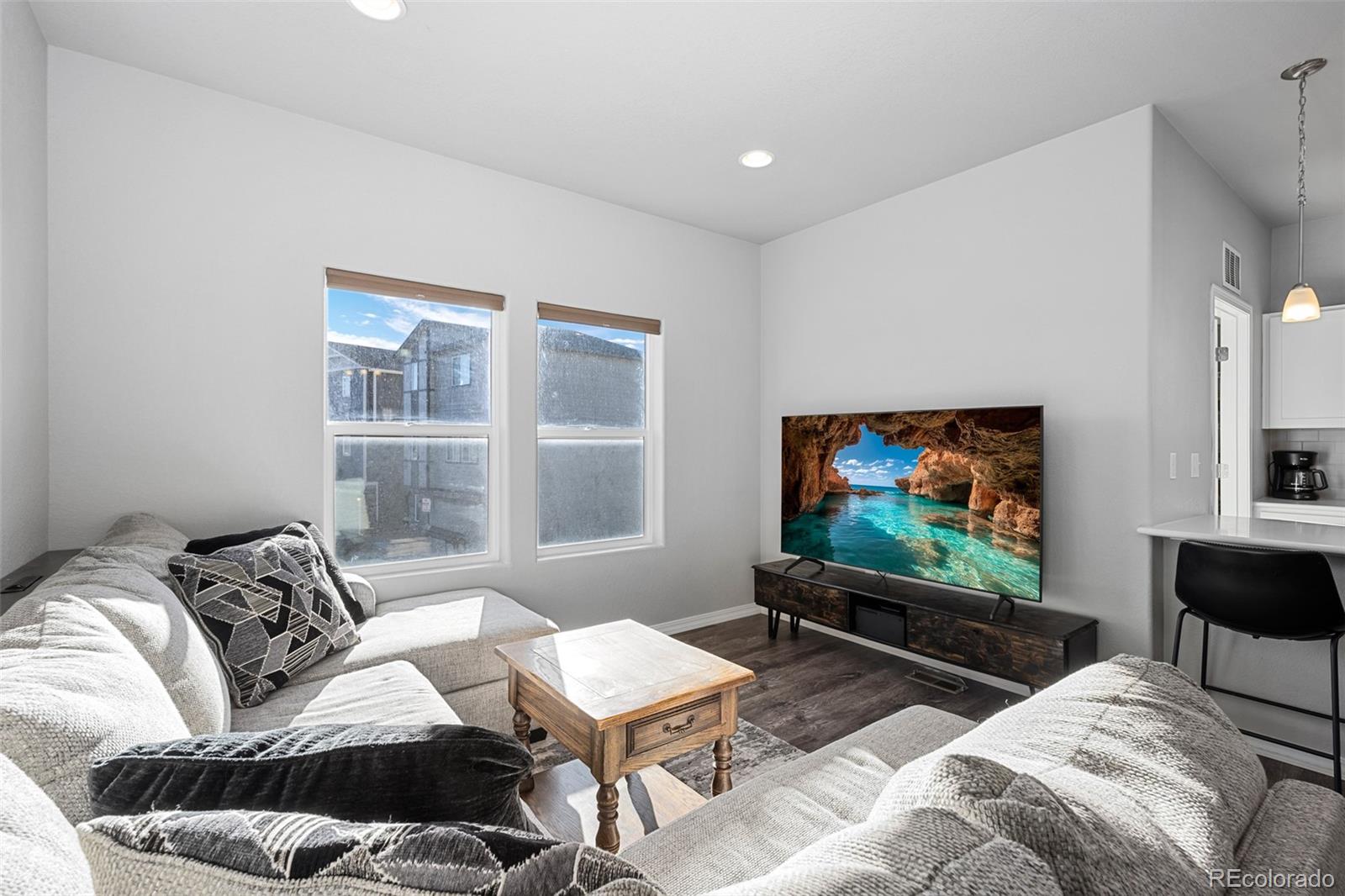 7410 Gorgeted Quail Grove