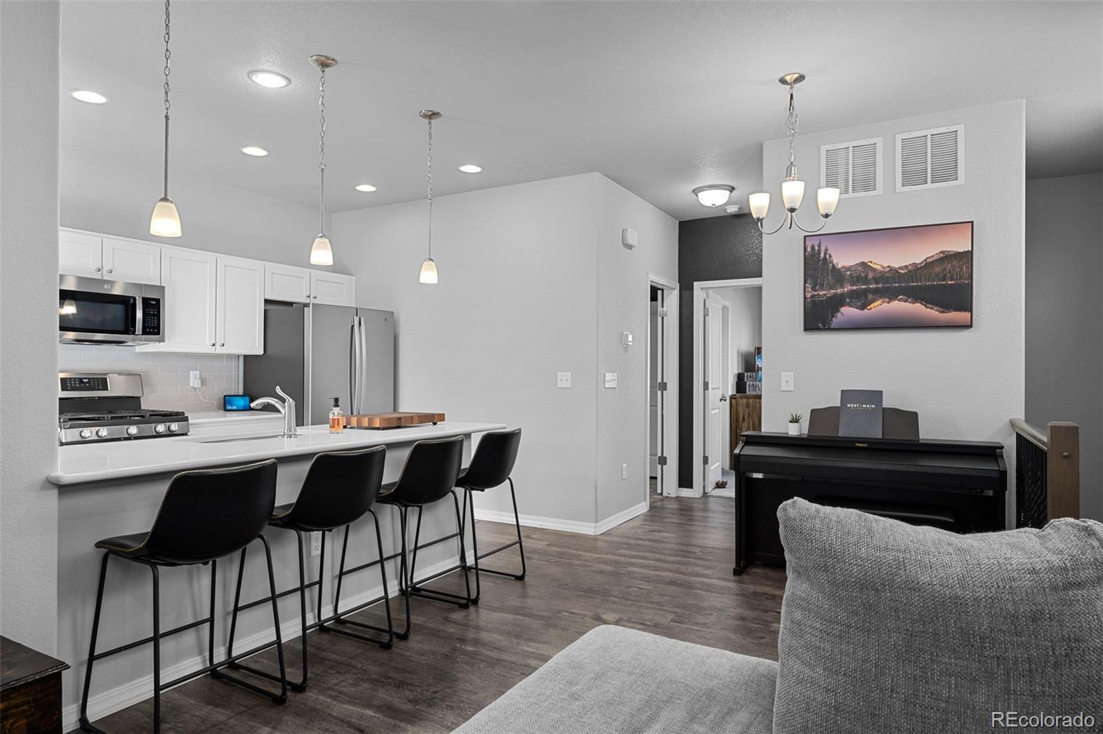 7410 Gorgeted Quail Grove