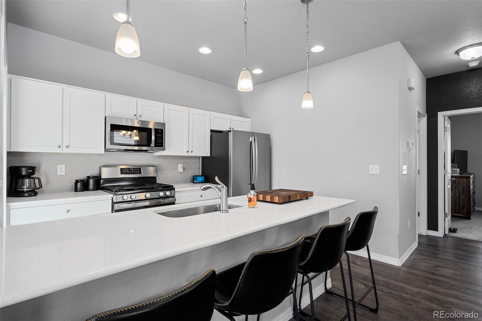 7410 Gorgeted Quail Grove