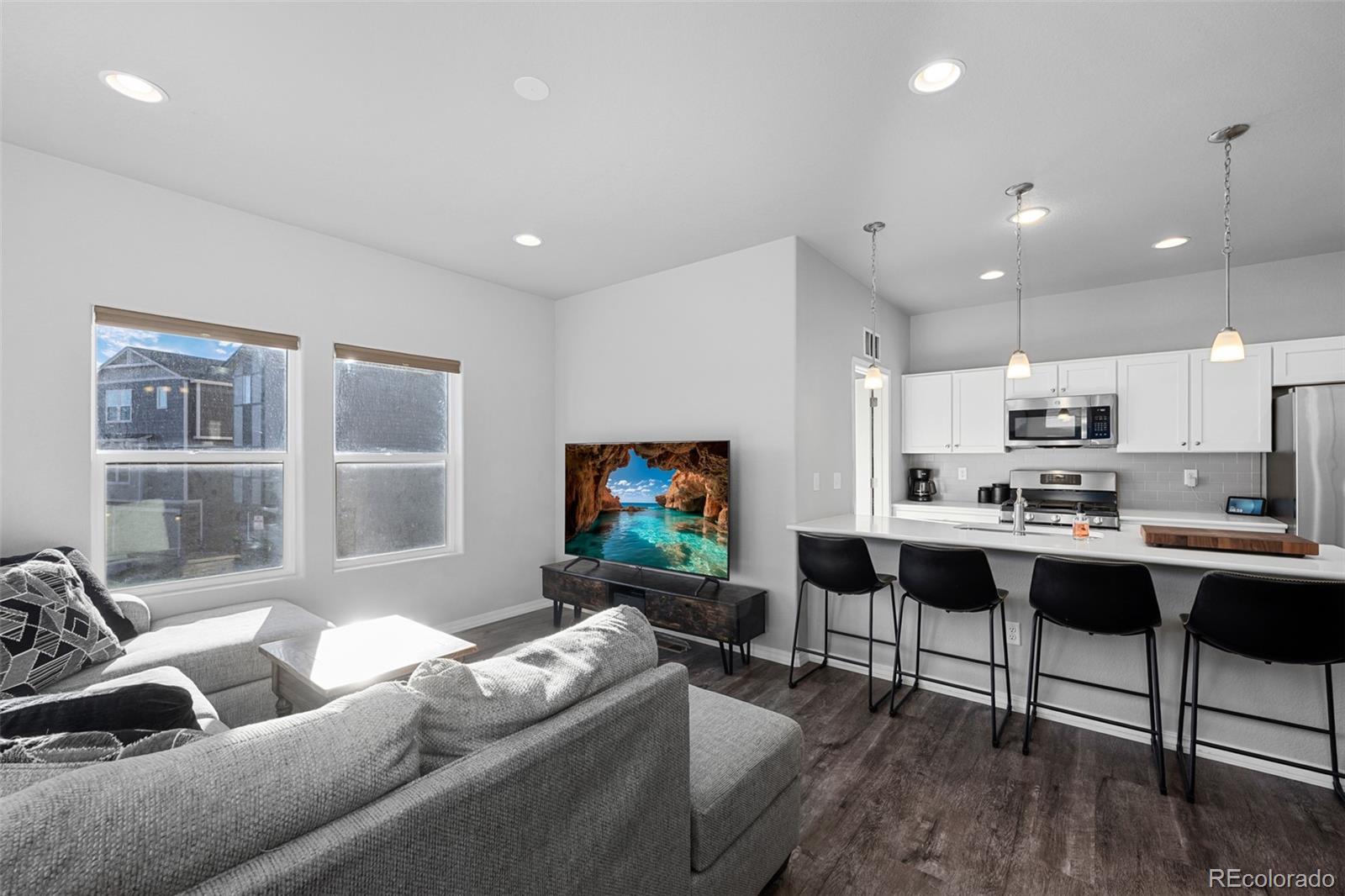 7410 Gorgeted Quail Grove