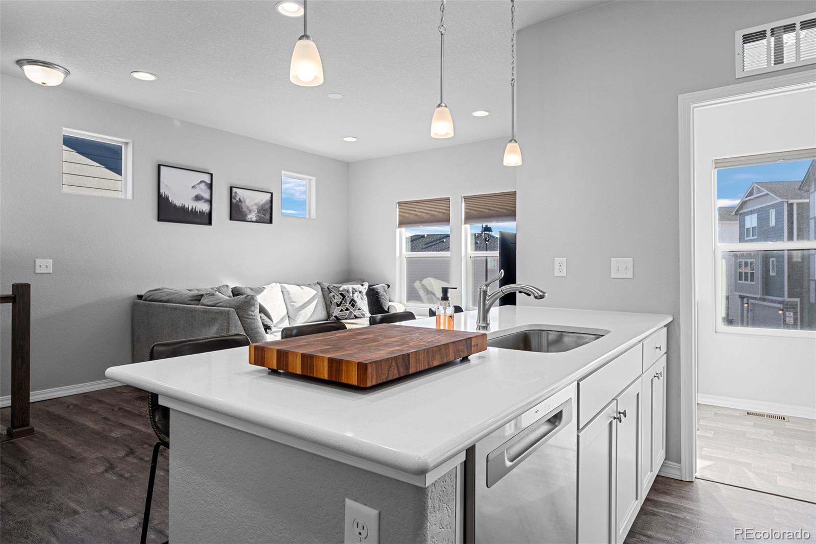 7410 Gorgeted Quail Grove