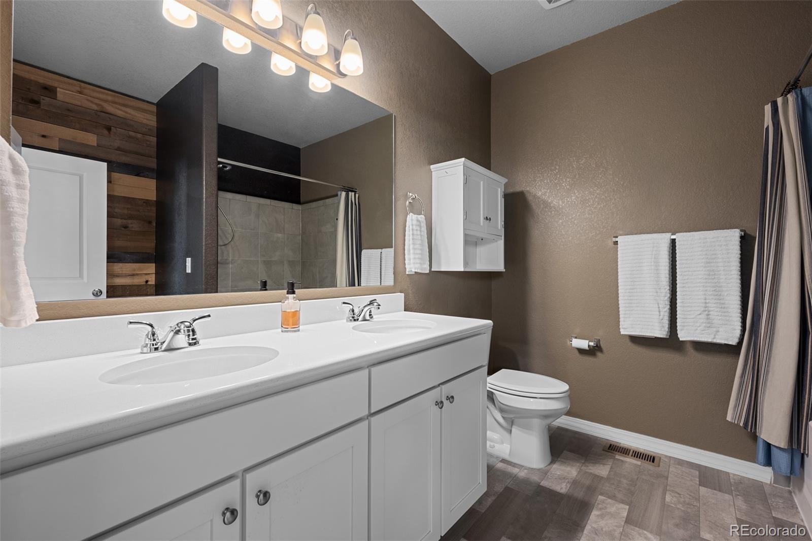 7410 Gorgeted Quail Grove