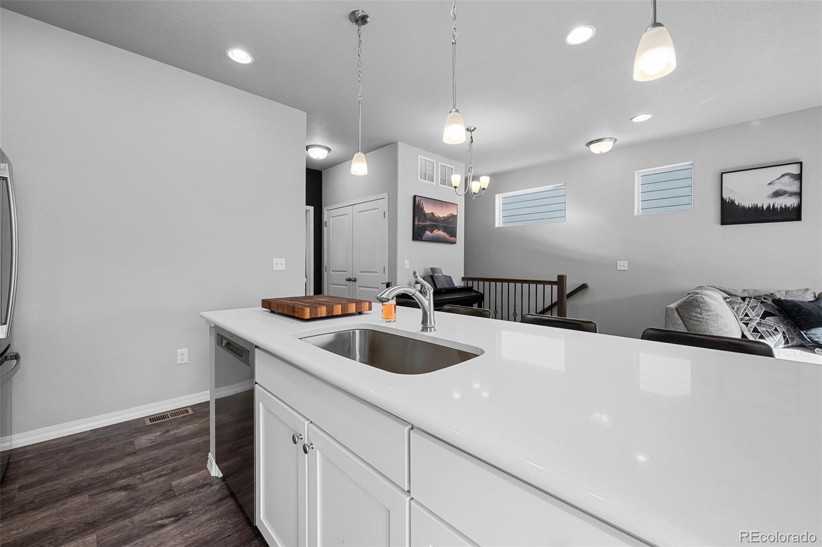 7410 Gorgeted Quail Grove