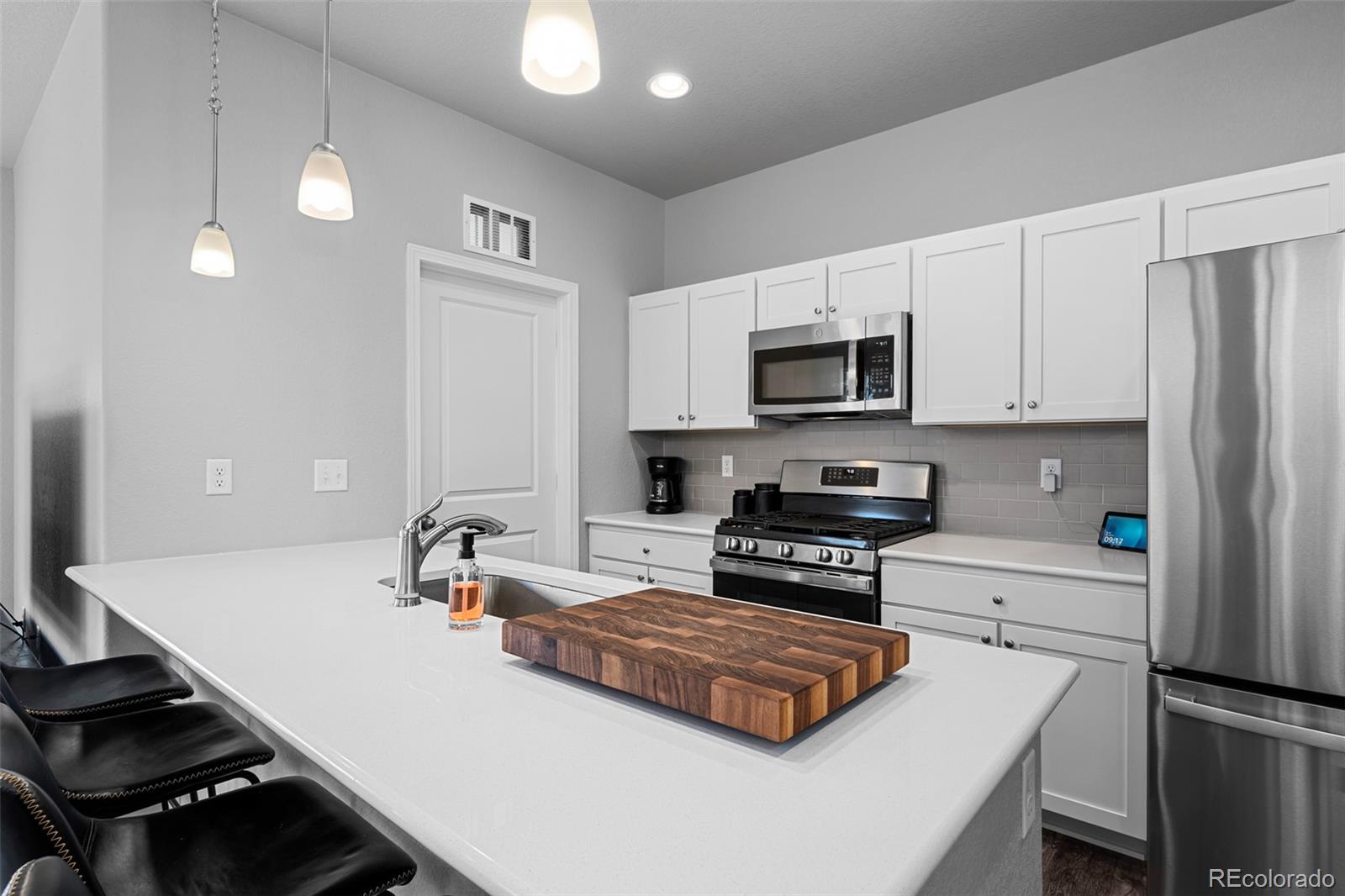 7410 Gorgeted Quail Grove