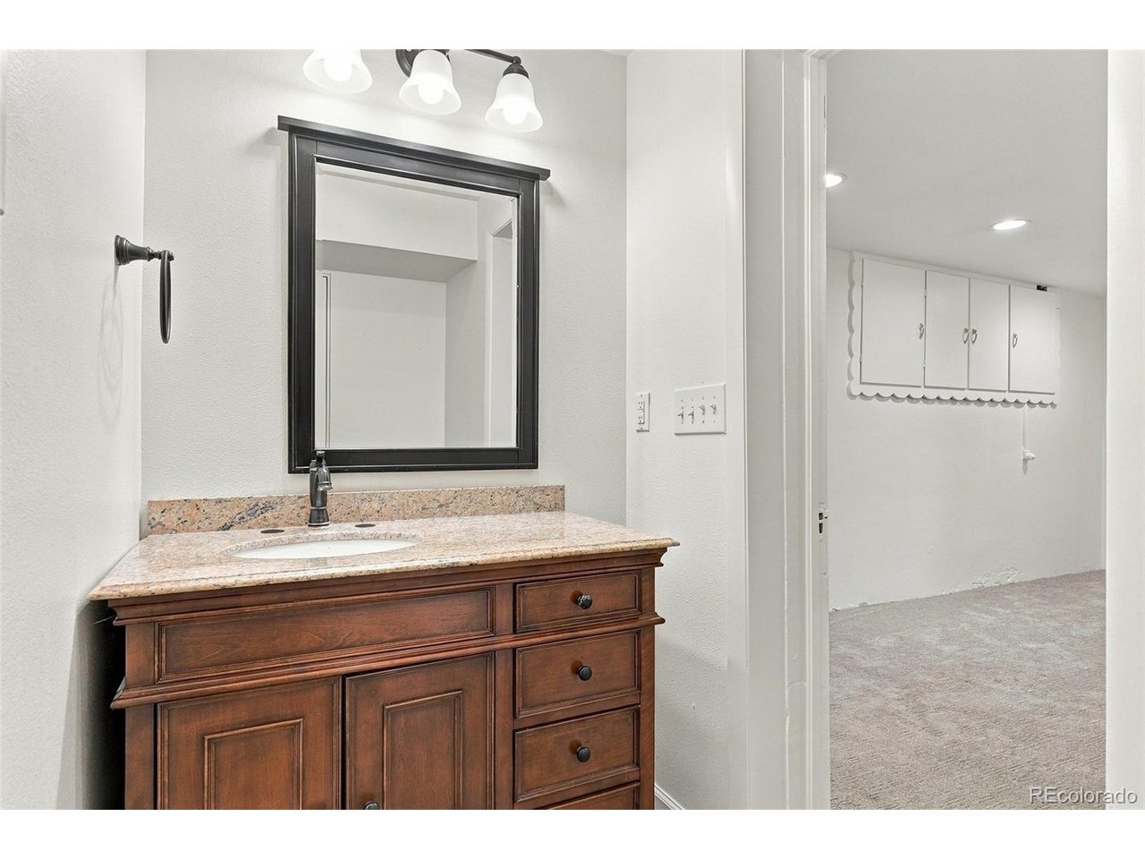3162 W Denver Pl