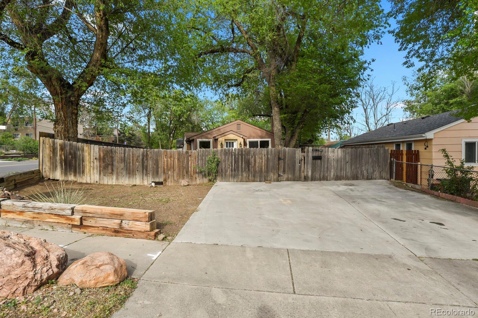 2631 E Yampa Street