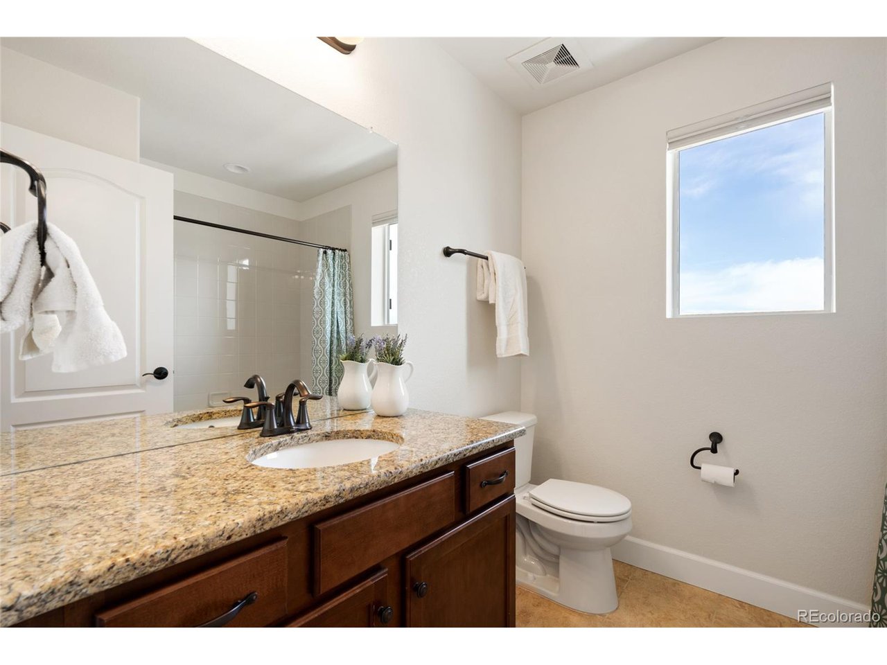 15605 W La Salle Ave