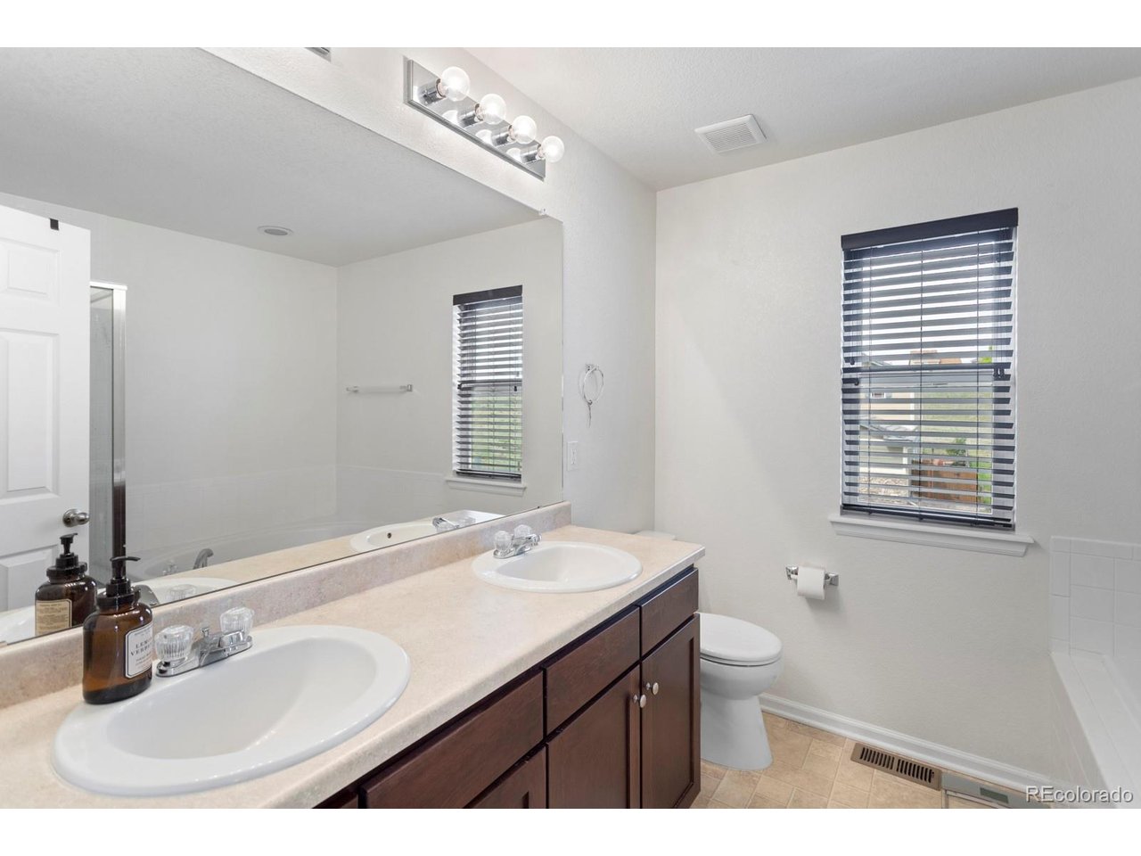 22264 E Kenyon Pl