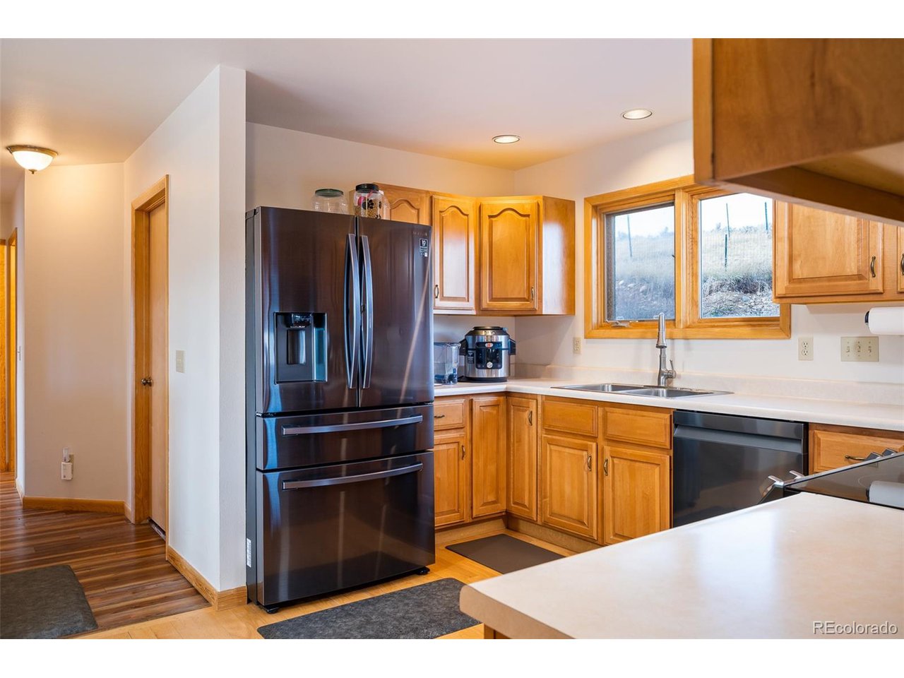 437 W Garnet Ave
