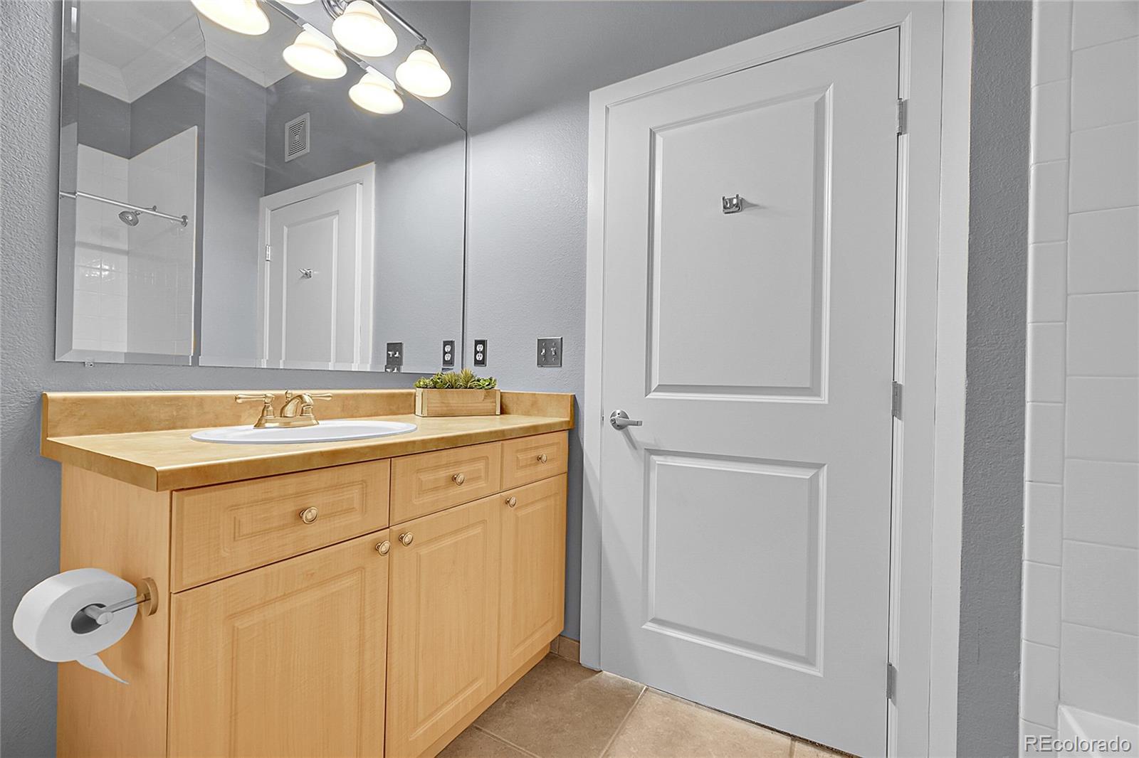 5677 S Park Place Unit: A202