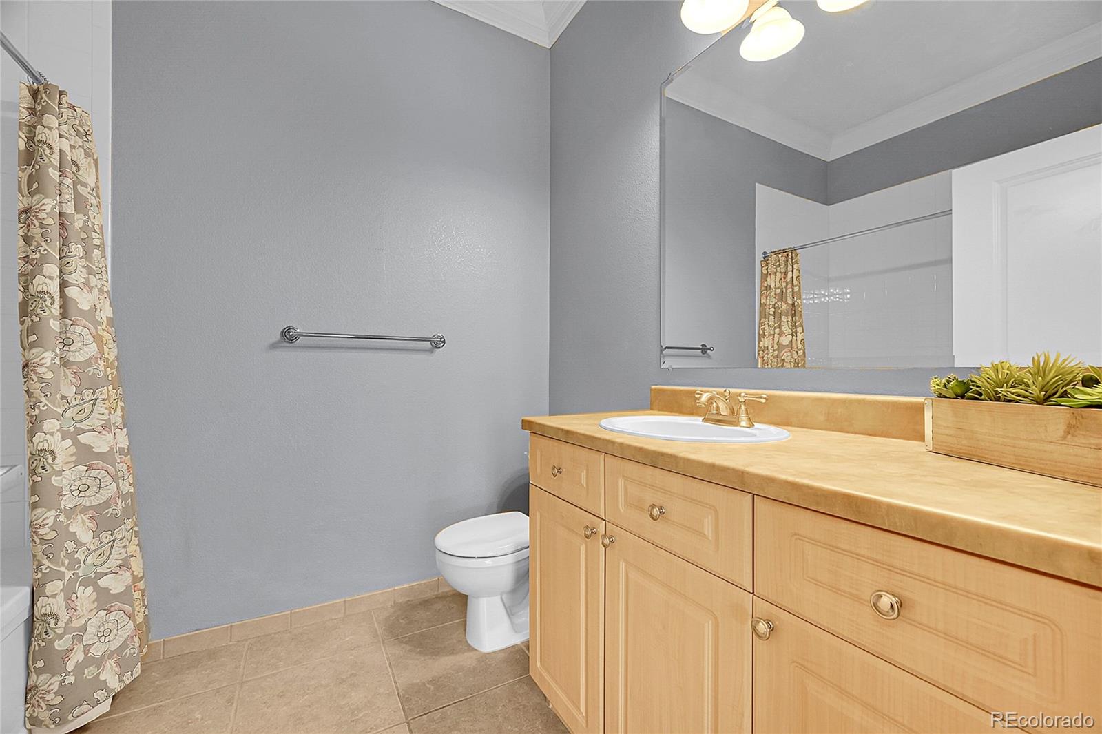 5677 S Park Place Unit: A202