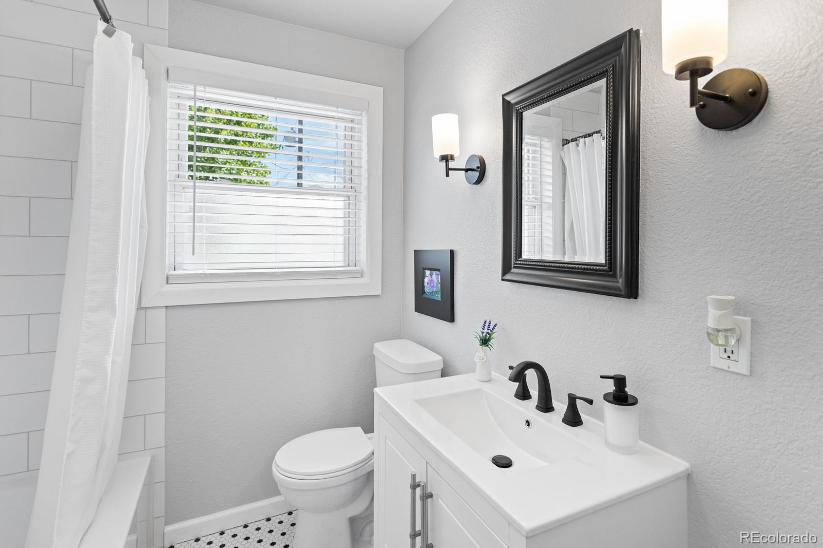 250 W Midway Boulevard